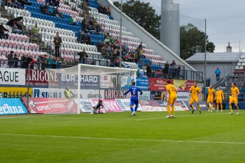 Jakub Plšek propálil gólmana FK Dukla Praha Filipa Radu